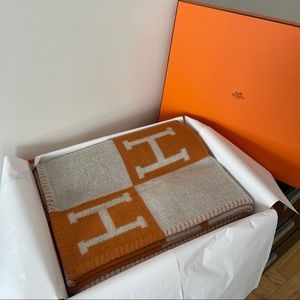 NEW Hermes Avalon Throw Orange Ecru Poriton